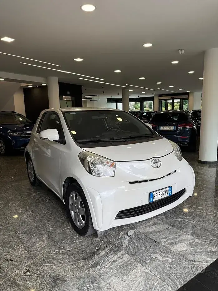 Usata Toyota iQ 68 CV (50 kW) 2010 Bianco Utilitaria