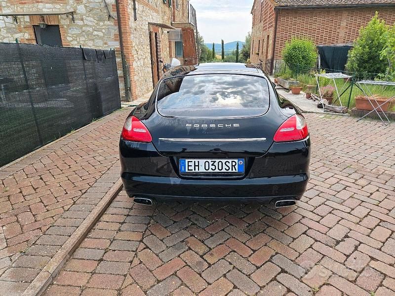 Usata Porsche Panamera 250 CV (183 kW) 2011 Nero Utilitaria