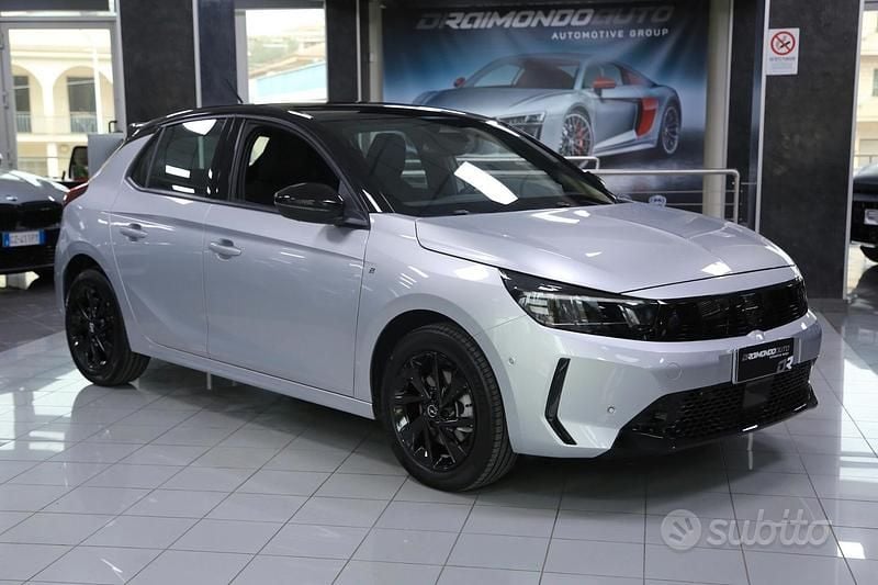 Usata Opel Corsa 101 CV (74 kW) 2025 Grigio argento Utilitaria