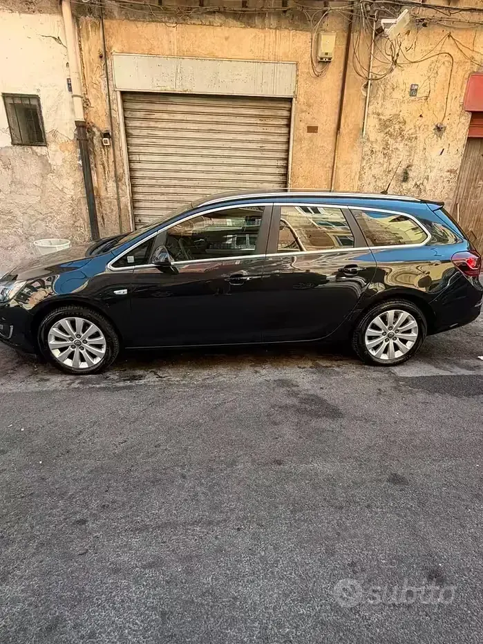 Usata Opel Astra 115 CV (84 kW) 2015 Nero Station wagon
