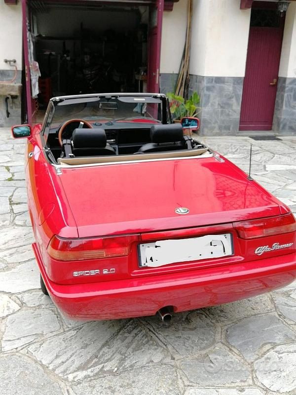 Usata Alfa Romeo Spider 117 CV (86 kW) 1992 Rosso Cabrio