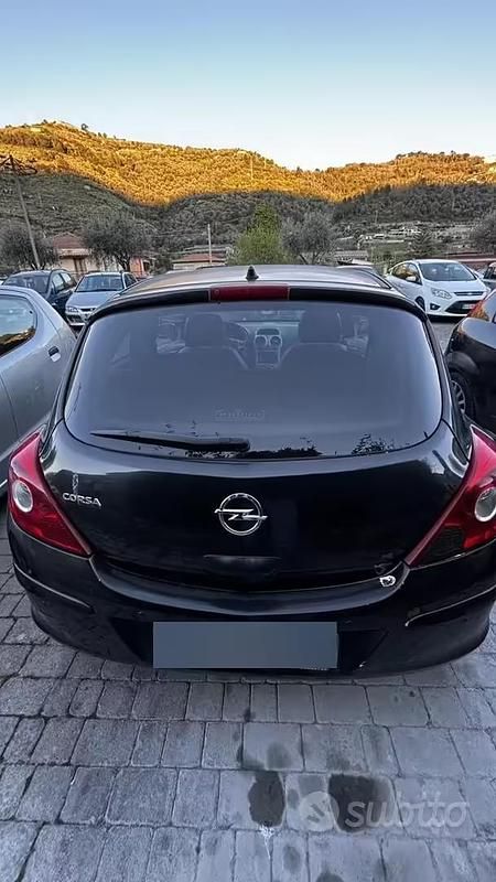 Usata Opel Corsa 85 CV (62 kW) 2013 Nero Utilitaria
