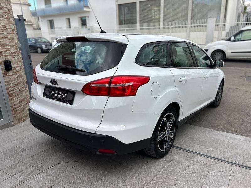 Usata Ford Focus 95 CV (69 kW) 2015 Bianco Station wagon