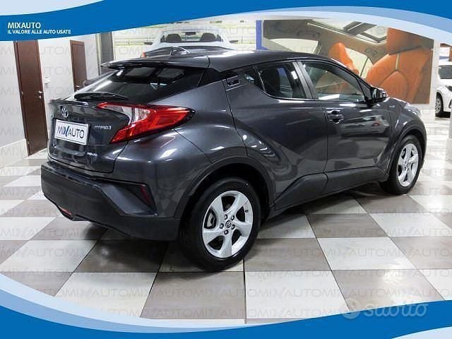 Usata Toyota C-HR Active 98 CV (72 kW) 2017 Grigio SUV