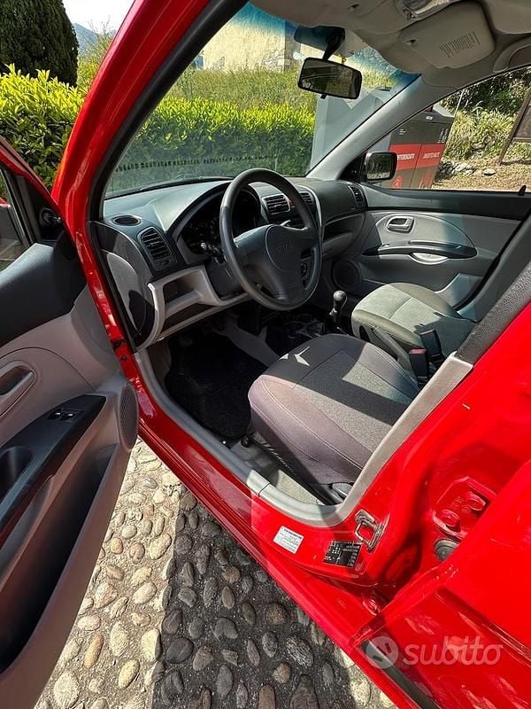 Usata Kia Picanto LX 61 CV (44 kW) 2005 Rosso Utilitaria
