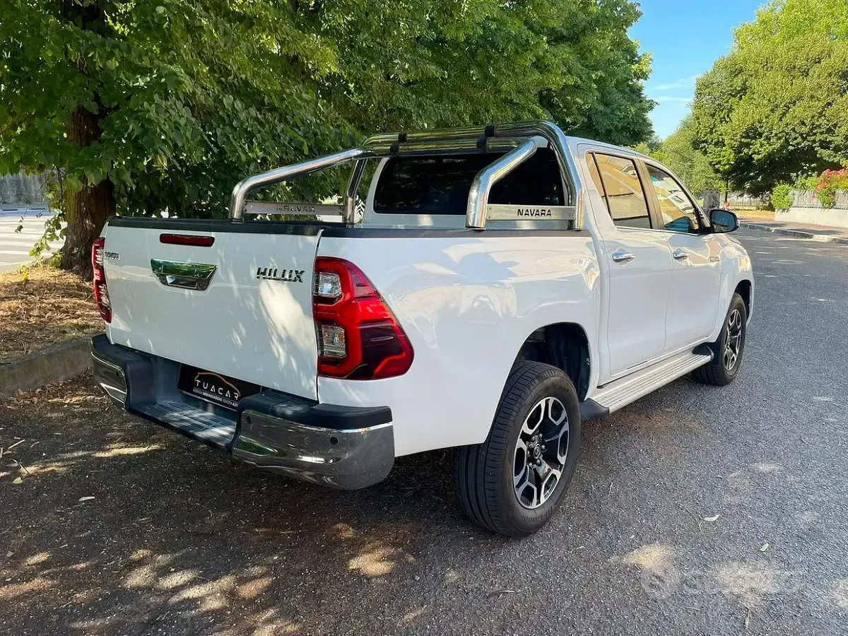 Usata Toyota HiLux Executive 150 CV (110 kW) 2023 Bianco Pick-up