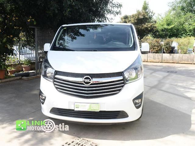 Usata Opel Vivaro 145 CV (106 kW) 2016 Bianco Monovolume