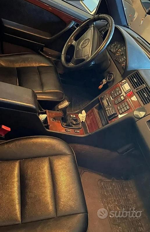 Usata Mercedes C180 120 CV (88 kW) 1993 Bianco Berlina