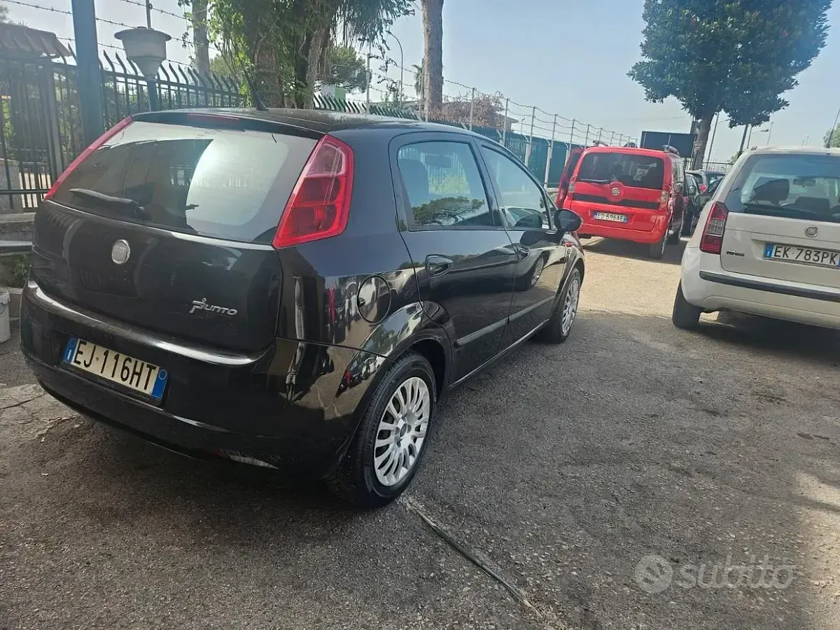Usata Fiat Grande Punto Dynamic 75 CV (55 kW) 2009 Nero Utilitaria