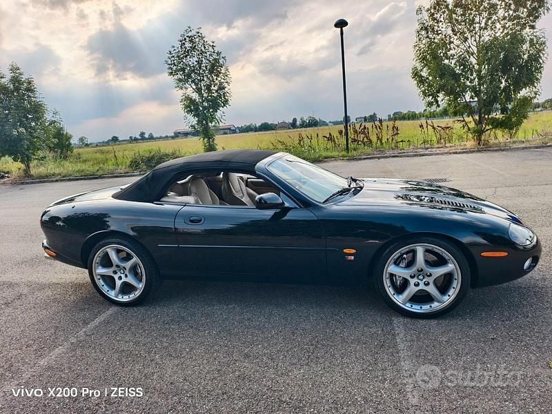 Usata Jaguar XKR Supercharged 396 CV (291 kW) 2003 Nero Cabrio