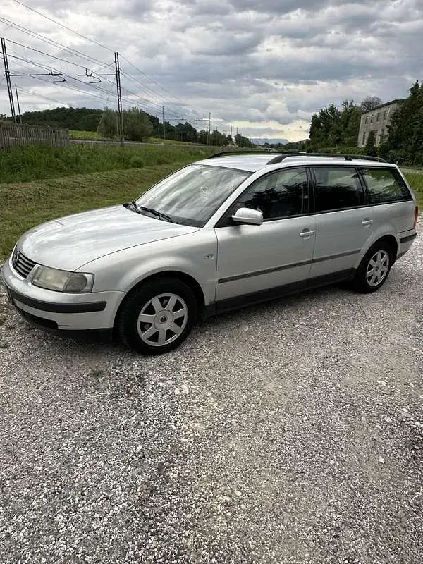 Usata VW Passat 125 CV (91 kW) 2000 Grigio Station wagon