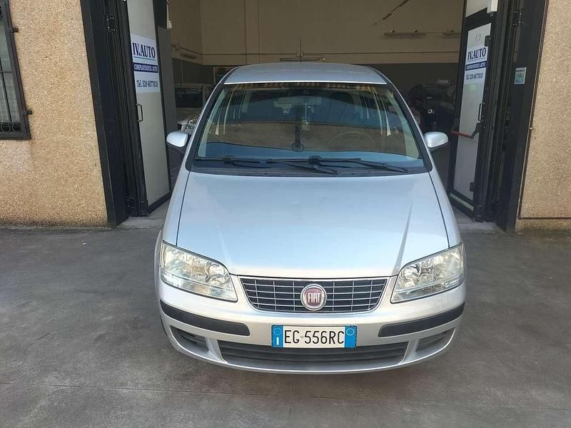 Usata Fiat Idea 95 CV (69 kW) 2011 Grigio Monovolume