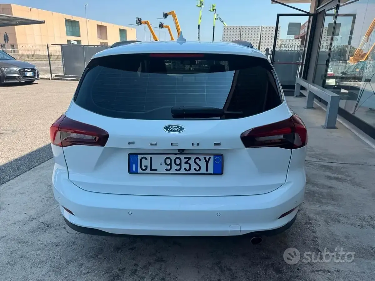 Usata Ford Focus ST 120 CV (88 kW) 2022 Bianco Station wagon