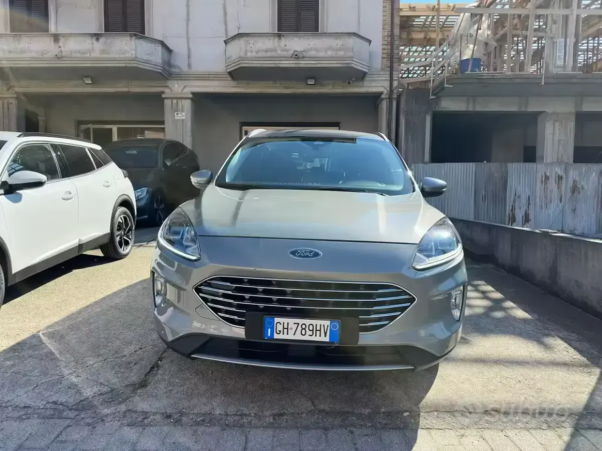 Usata Ford Kuga Titanium 120 CV (88 kW) 2021 Grigio SUV