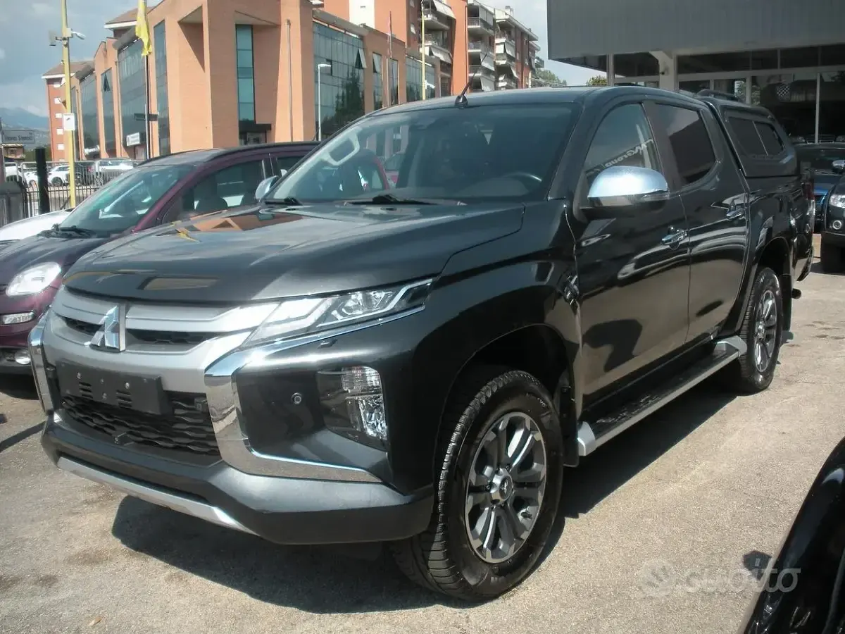 Usata Mitsubishi L200 Intense 150 CV (110 kW) 2022 Grigio Pick-up