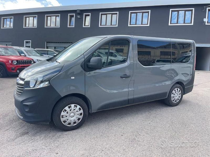 Usata Opel Vivaro S 125 CV (91 kW) 2017 Grigio scuro Monovolume