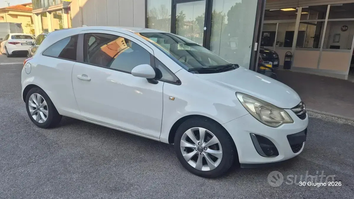 Usata Opel Corsa 75 CV (55 kW) 2012 Bianco Utilitaria