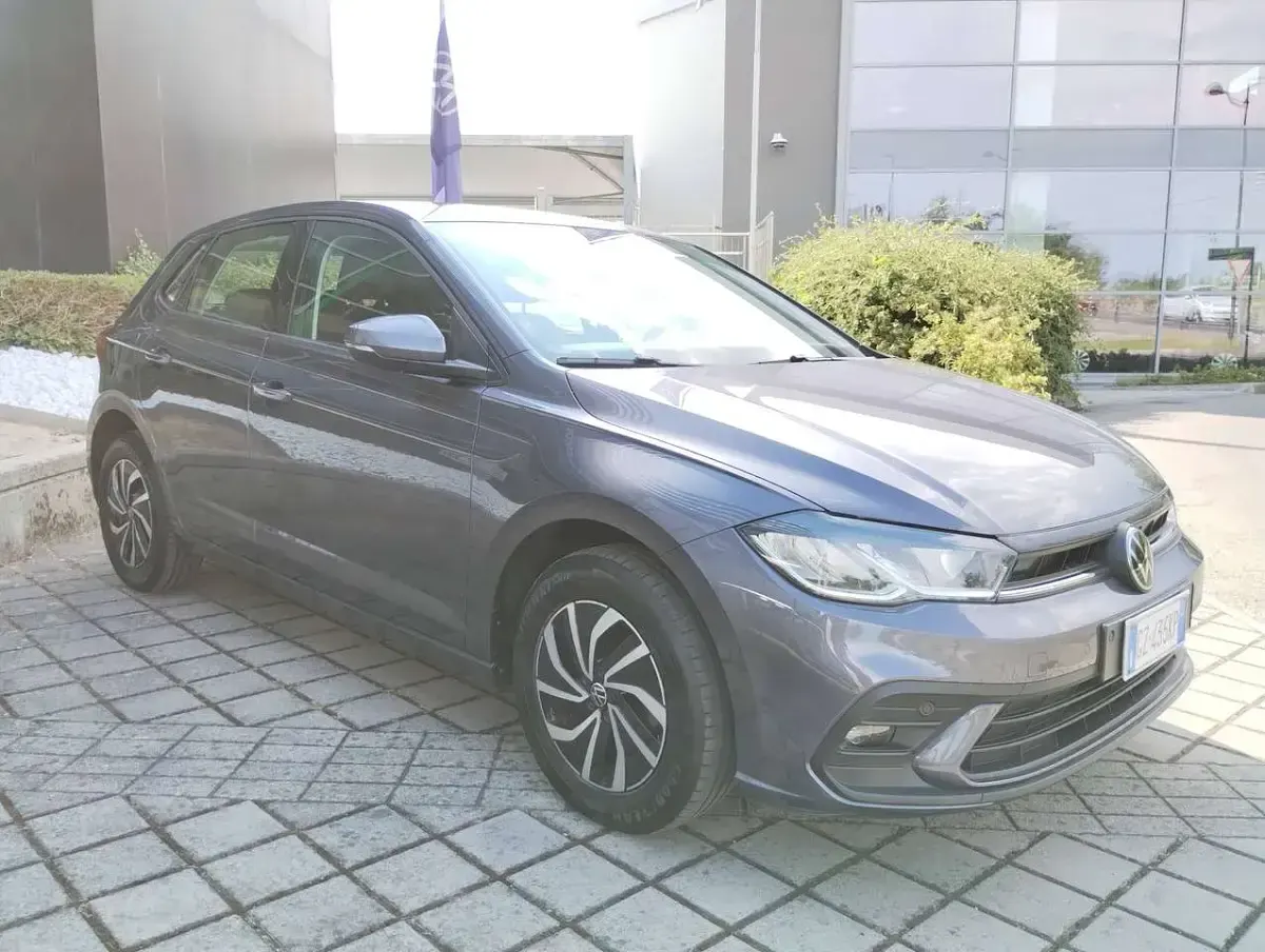 Usata VW Polo Life 95 CV (69 kW) 2025 Grigio Utilitaria