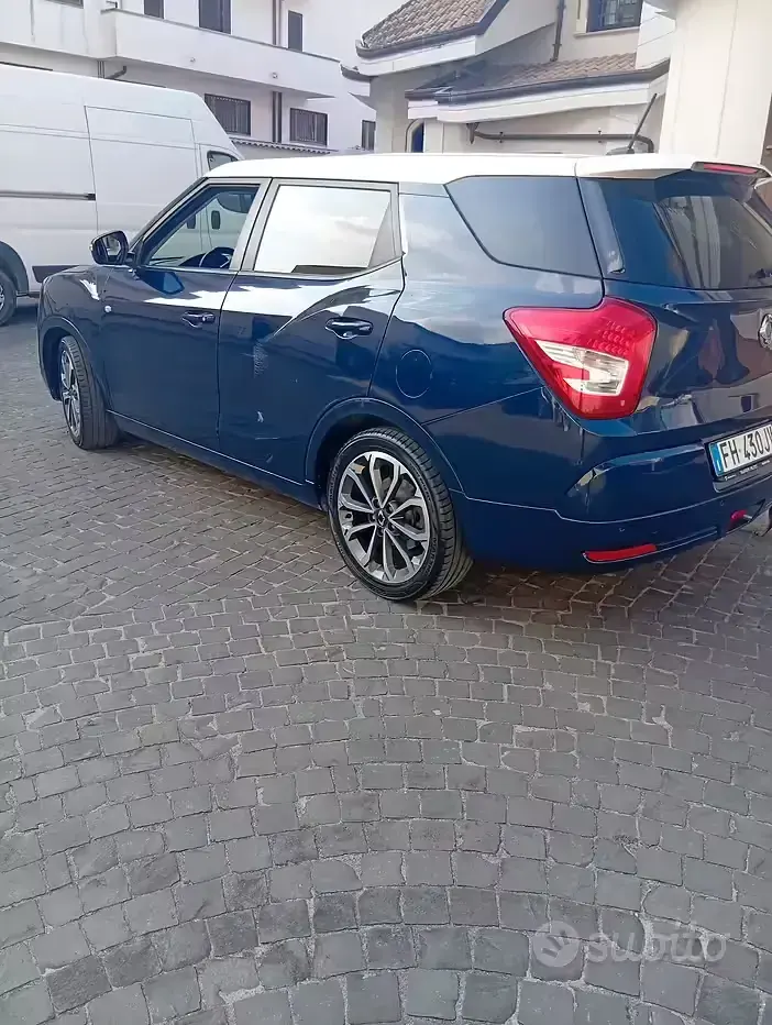Usata SsangYong XLV 115 CV (84 kW) 2017 Blu SUV
