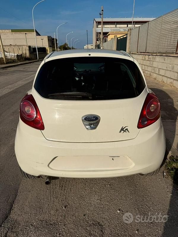 Usata Ford Ka Titanium 69 CV (50 kW) 2015 Utilitaria
