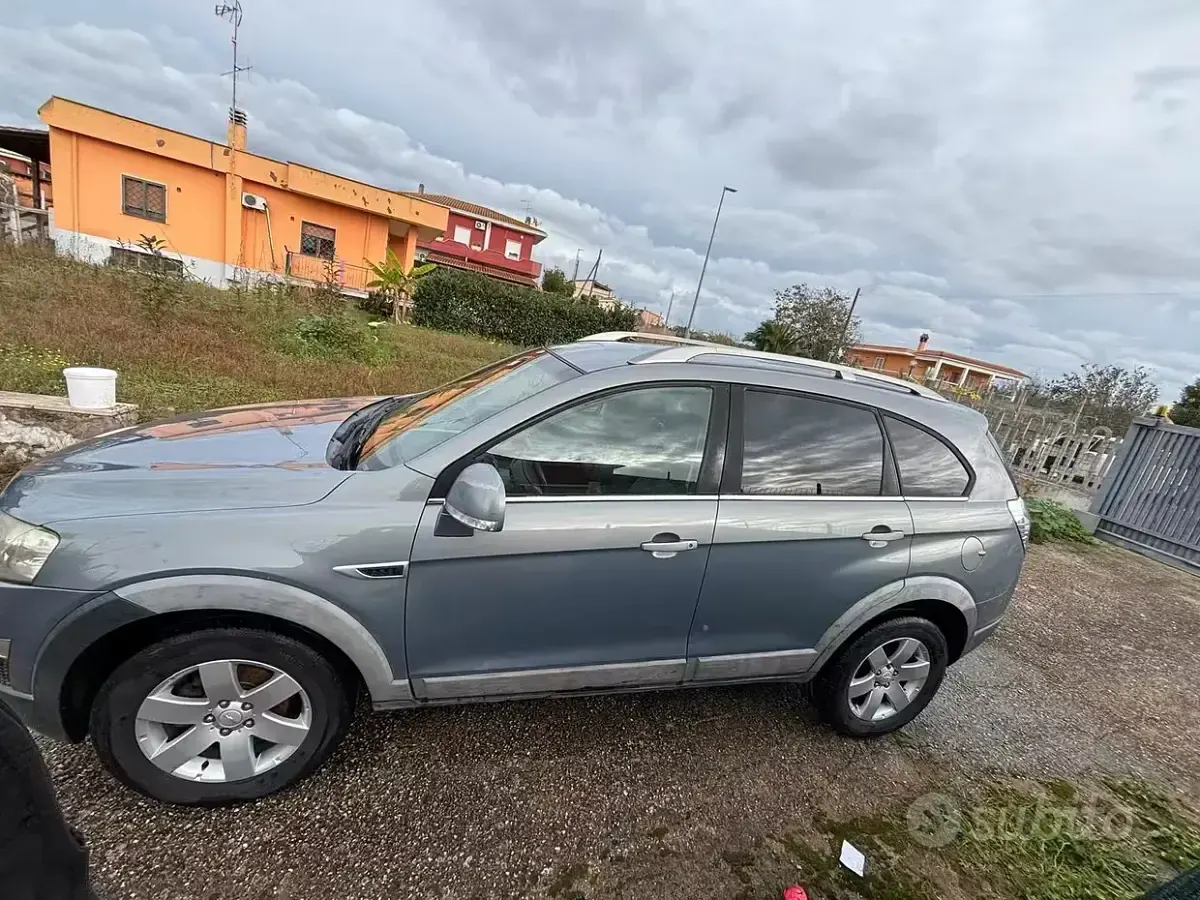 Usata Chevrolet Captiva 184 CV (135 kW) 2011 Grigio SUV