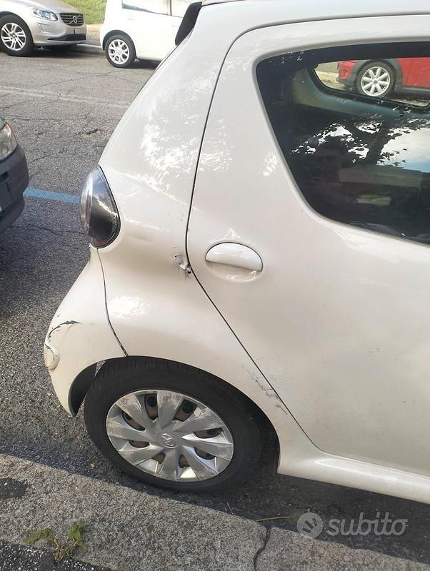 Begagnad Toyota Aygo 68 HK (50 kW) 2014 Vit Halvkombi