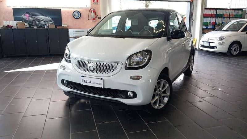 Usata Smart ForFour Passion 71 CV (52 kW) 2015 Bianco & nero Utilitaria