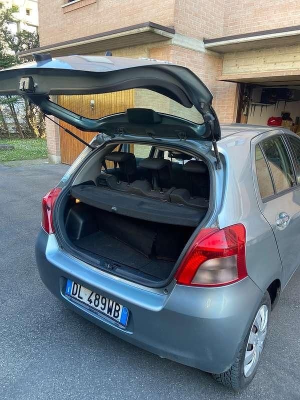Usata Toyota Yaris Sol 87 CV (63 kW) 2007 Argento Utilitaria