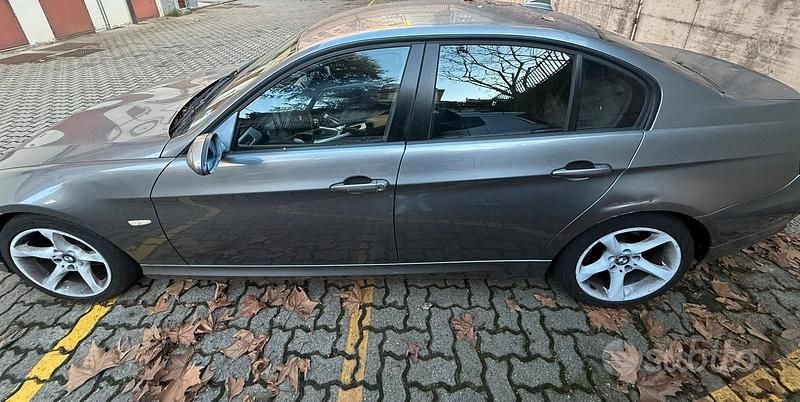 Usata BMW 320 177 CV (130 kW) 2009 Grigio Utilitaria
