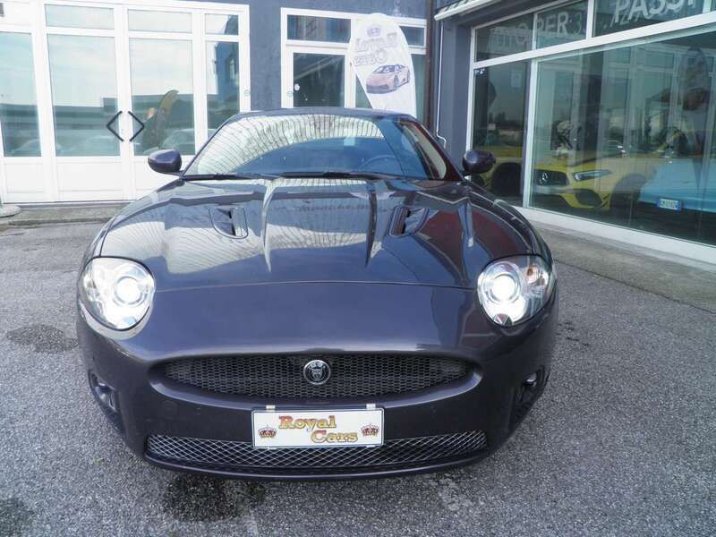 Usata Jaguar XKR 416 CV (305 kW) 2008 Grigio Coupé