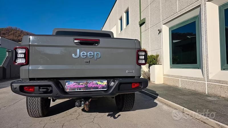 Usata Jeep Gladiator Overland 264 CV (194 kW) 2023 Grigio Pick-up