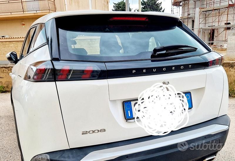 Usata Peugeot 2008 Active 131 CV (96 kW) 2022 Bianco SUV