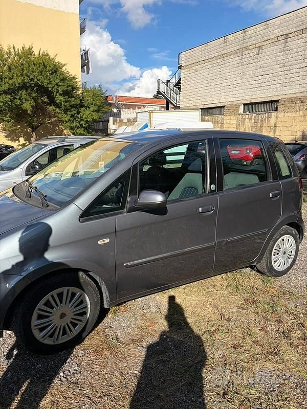 Usata Lancia Musa 77 CV (56 kW) 2011 Grigio Monovolume