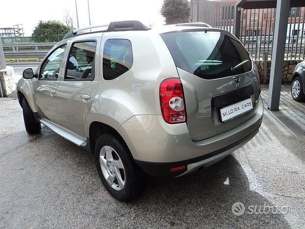 Usata Dacia Duster Lauréate 110 CV (80 kW) 2012 Oro SUV