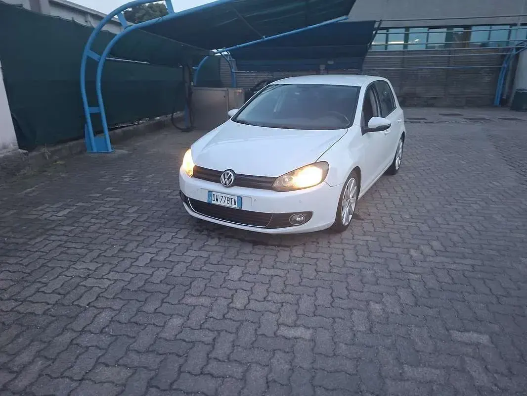 Usata VW Golf VI Comfortline 122 CV (89 kW) 2009 Bianco Utilitaria