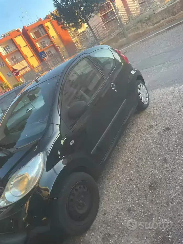 Usata Peugeot 107 68 CV (50 kW) 2006 Nero Utilitaria