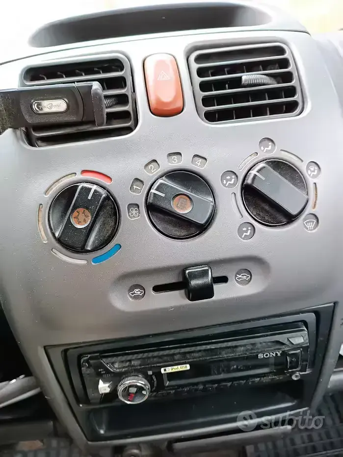 Usata Opel Agila 75 CV (55 kW) 2004 Grigio Monovolume