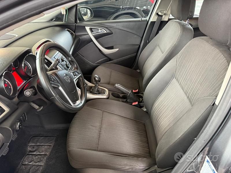Usata Opel Astra 110 CV (80 kW) 2011 Grigio Station wagon