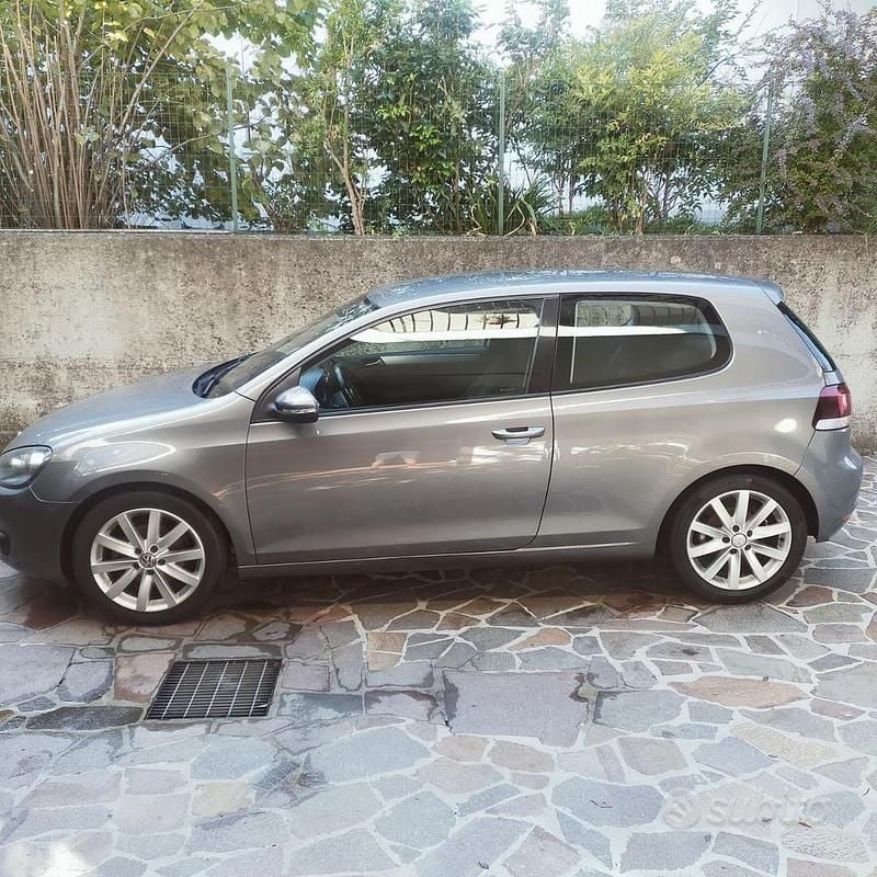 Usata VW Golf VI 105 CV (77 kW) 2010 Utilitaria