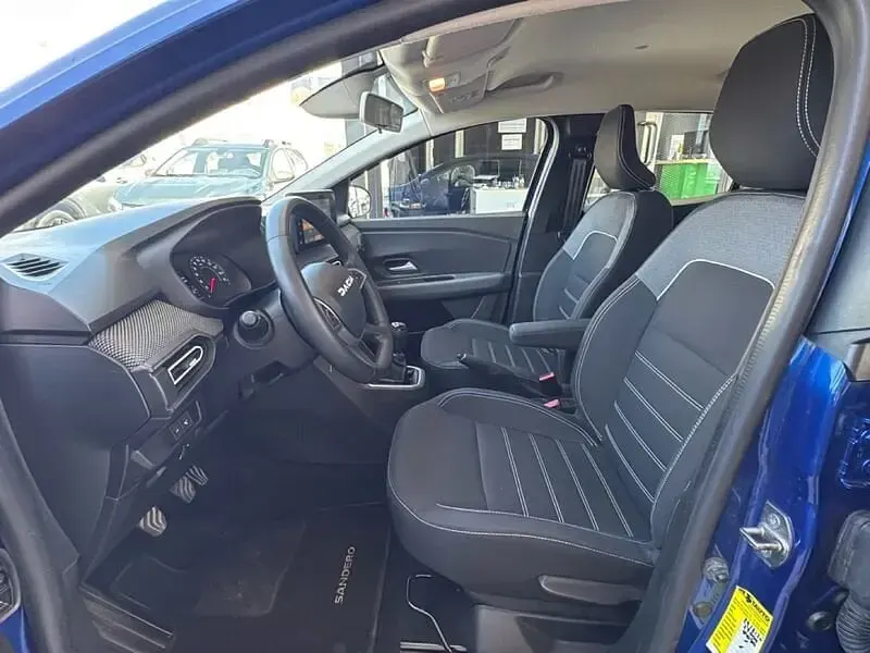 Usata Dacia Sandero Expression 101 CV (74 kW) 2023 Blu Utilitaria