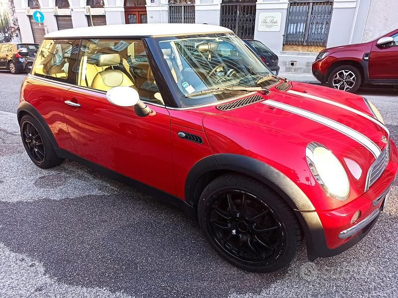Begagnad Mini Cooper 116 HK (85 kW) 2003 Röd Halvkombi