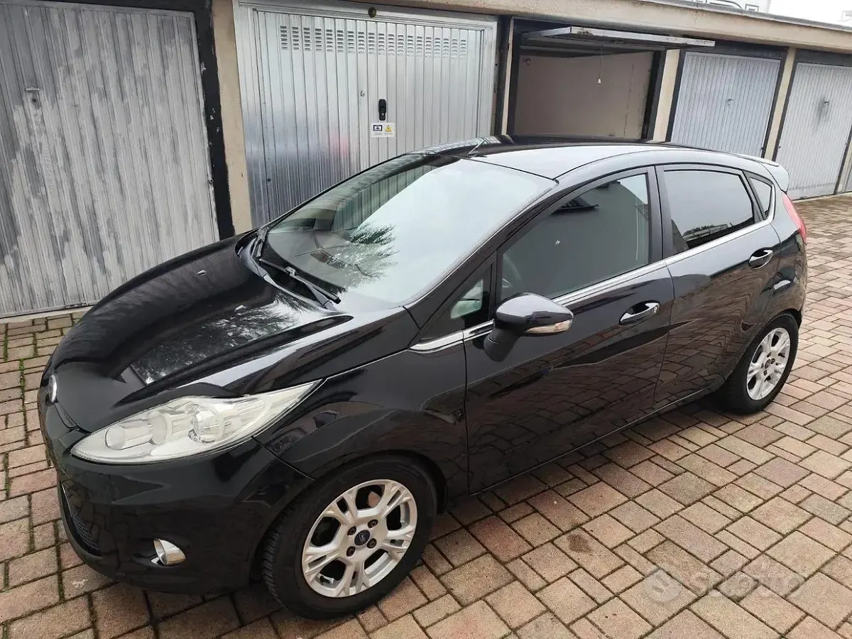 Usata Ford Fiesta Titanium 95 CV (69 kW) 2011 Nero Berlina