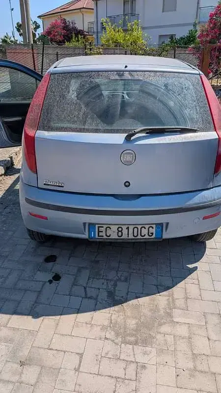 Usata Fiat Punto Classica 60 CV (44 kW) 2010 Bluazzurro Utilitaria