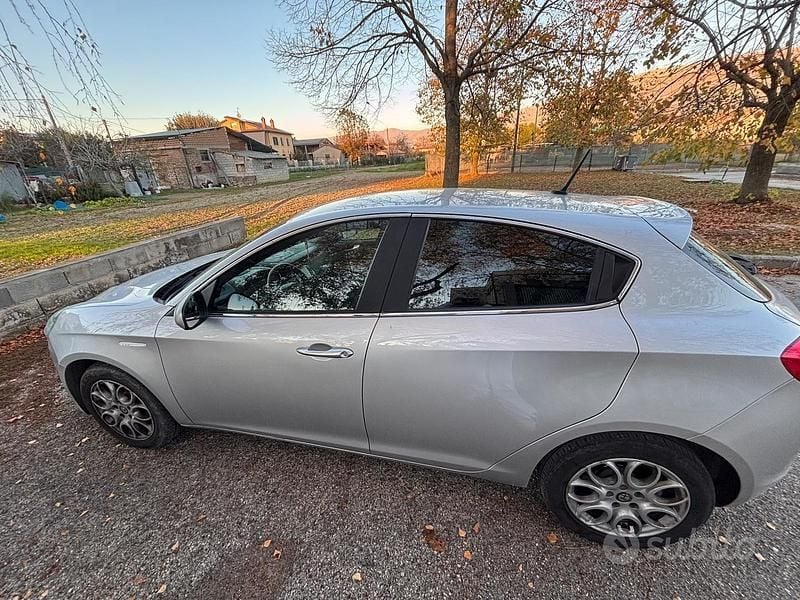 Usata Alfa Romeo Giulietta 120 CV (88 kW) 2016 Grigio Berlina