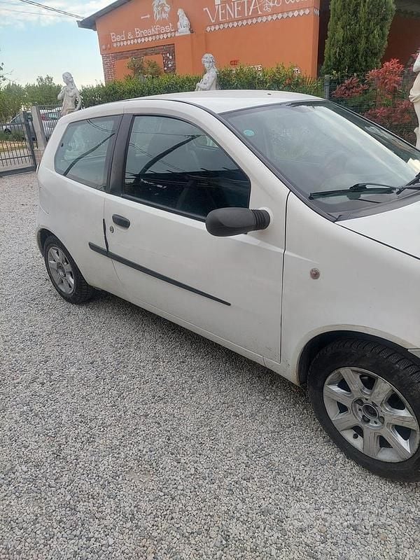 Usata Fiat Punto 2004 Utilitaria