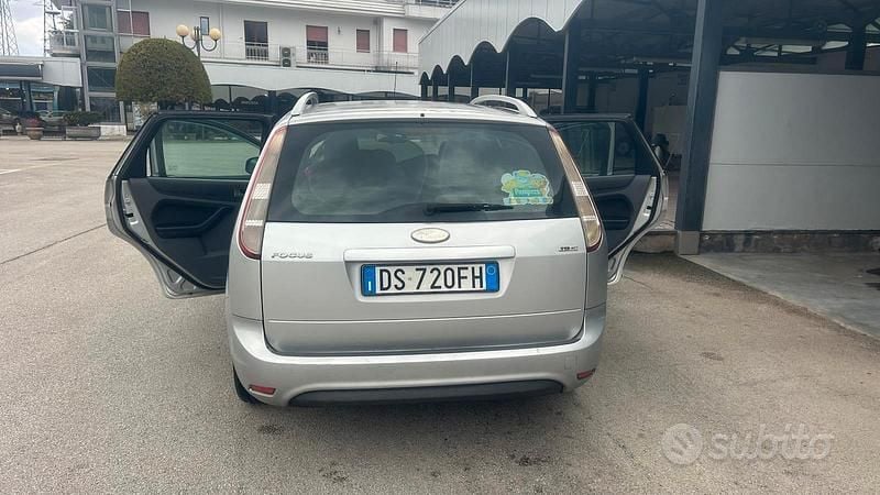 Usata Ford Focus 105 CV (77 kW) 2010 Station wagon