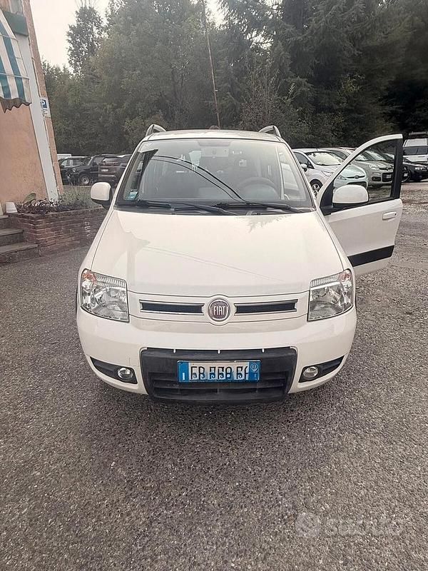 Usata Fiat Panda 4x4 Climbing 75 CV (55 kW) 2011 Bianco Utilitaria