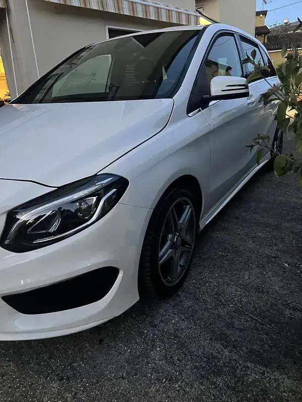 Usata Mercedes B180 Premium 109 CV (80 kW) 2016 Bianco Utilitaria