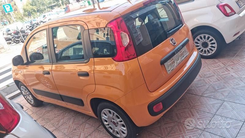 Usata Fiat Panda Lounge 69 CV (50 kW) 2017 Rosso tiziano Utilitaria