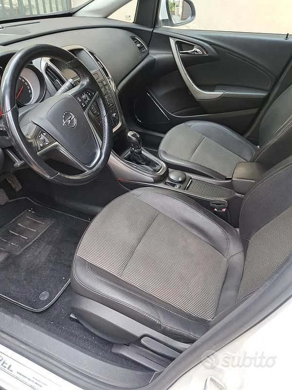 Usata Opel Astra 125 CV (91 kW) 2011